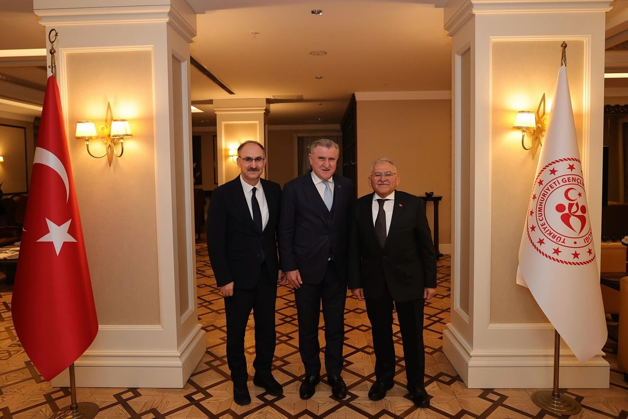 KAYSERİ BÜYÜKŞEHİR BELEDİYE BAŞKANI DR. MEMDUH BÜYÜKKILIÇ, ANKARA’DA ULAŞTIRMA VE ALTYAPI...