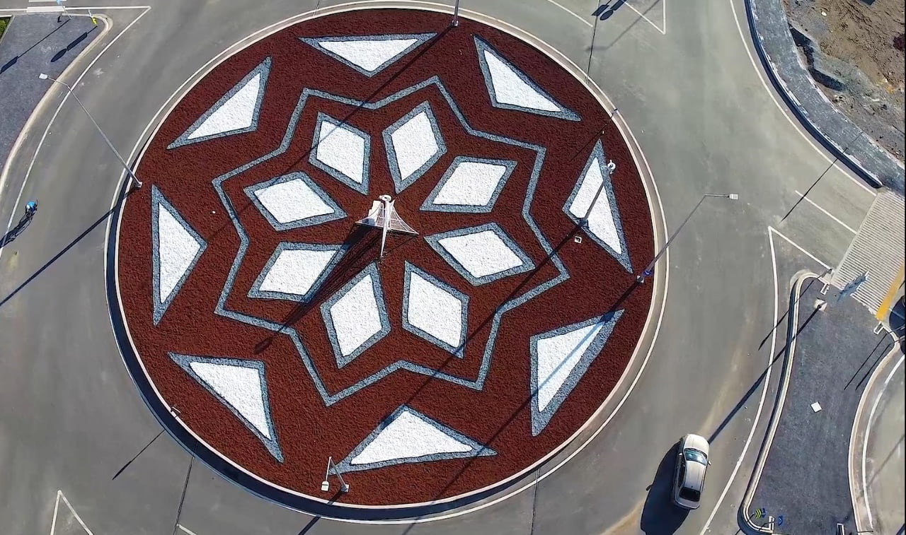 KAYSERİ BÜYÜKŞEHİR BELEDİYESİ; GÖRSEL GÜZELLİĞİ İLE DİKKATLERİ ÇEKEN ESTETİK KAVŞAK PEYZAJINI YENİ...