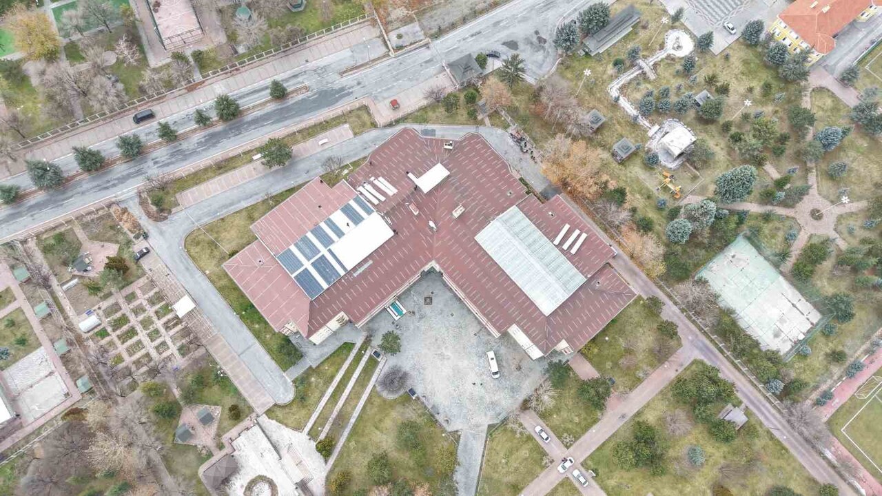 KAYSERİ BÜYÜKŞEHİR BELEDİYESİ; HACI RUKİYE GAZİOĞLU HUZUREVİ’NİN ÇATISINI YENİLİYOR. BÜYÜKŞEHİR...