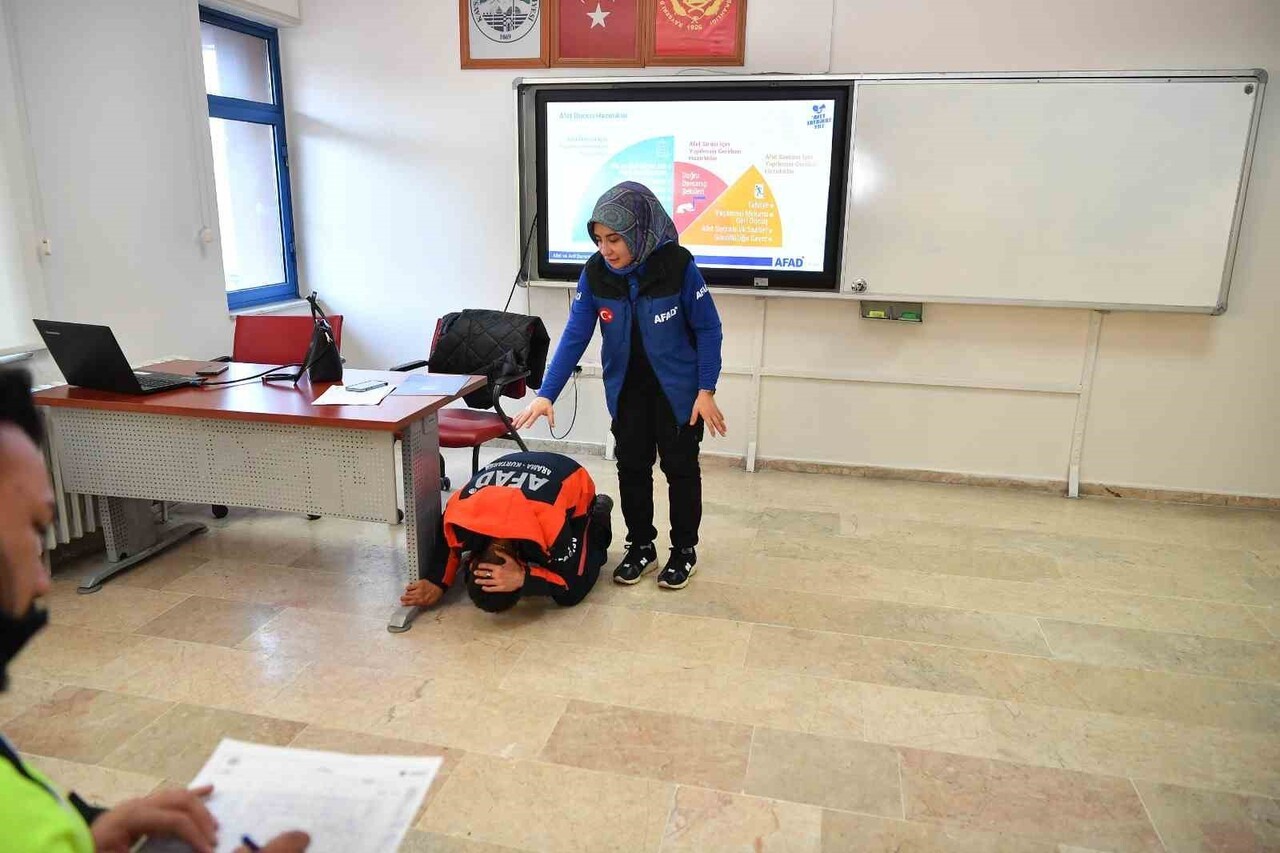 KAYSERİ BÜYÜKŞEHİR BELEDİYESİ İTFAİYE DAİRE BAŞKANLIĞI’NDA, AĞIR ARAMA KURTARMA EKİPLERİNİN...