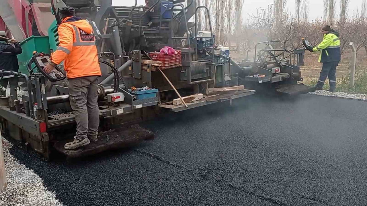 KAYSERİ BÜYÜKŞEHİR BELEDİYESİ; KIRSAL BÖLGELERDE YOL YAPIM VE ASFALT YENİLEME ÇALIŞMALARI...