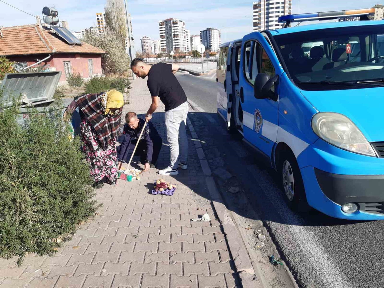 KAYSERİ BÜYÜKŞEHİR BELEDİYESİ, SOSYAL MEDYADAN YAPTIĞI PAYLAŞIMLA, ÇÖP KENARLARINDA KENDİNİ...