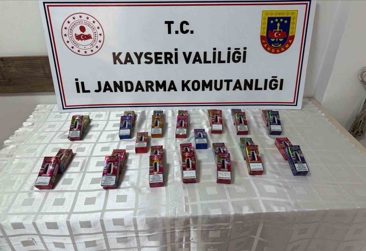 KAYSERİ’DE JANDARMA EKİPLERİ TARAFINDAN YAPILAN ÇALIŞMALARDA 930 PAKET BANDROLSÜZ SİGARA ELE...