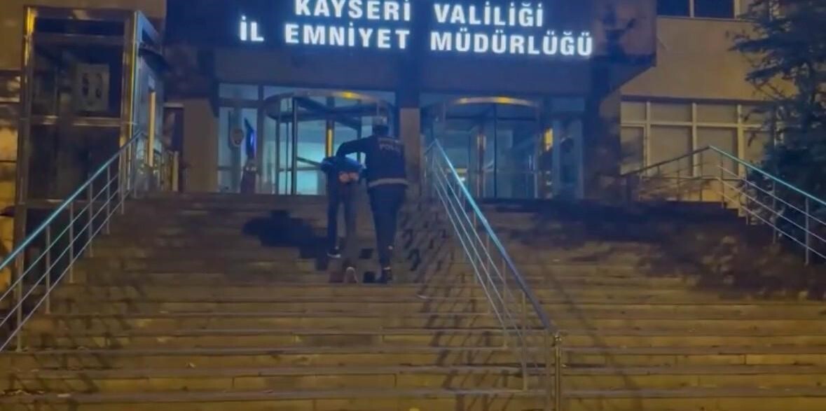 KAYSERİ’DE POLİS EKİPLERİ TARAFINDAN YAPILAN ÇALIŞMALARDA, HAKKINDA ‘UYUŞTURUCU VE UYARICI MADDE...