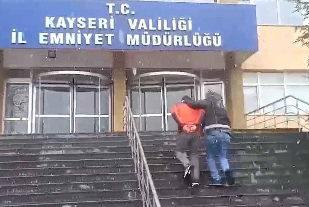 KAYSERİ’DE POLİS EKİPLERİ TARAFINDAN YAPILAN ÇALIŞMALARDA ‘UYUŞTURUCU MADDE TİCARETİ YAPMA’...