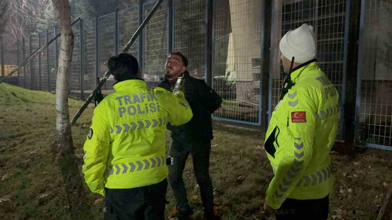 KAYSERİ’DE POLİS EKİPLERİNİN ‘DUR’ İHTARINA UYMAYARAK, KAÇAN HEM ALKOLLÜ HEM DE PLAKASIZ...