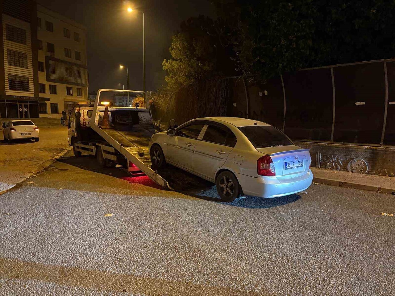 KAYSERİ’DE POLİS EKİPLERİNİN ‘DUR’ İHTARINA UYMAYARAK, ÖNCE ARAÇLA DAHA SONRA DA YAYA OLARAK KAÇAN...