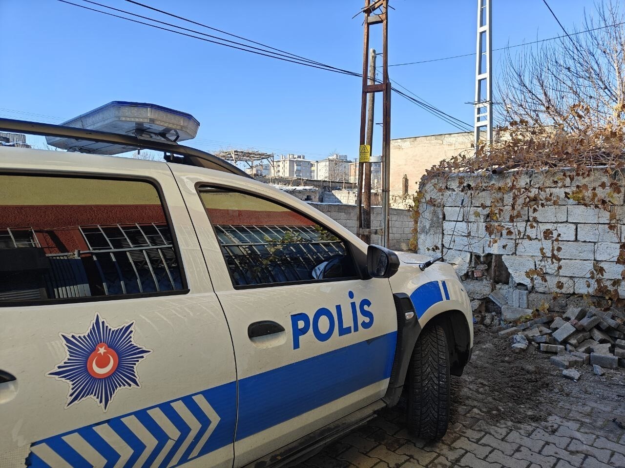 KAYSERİ’NİN KOCASİNAN İLÇESİNDE 2 GÜNDÜR HABER ALINAMAYAN KADIN, EVİNDE ÖLÜ BULUNDU.