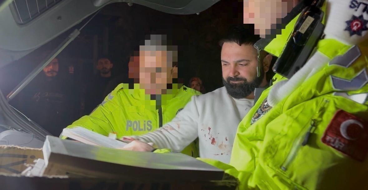 KAYSERİ’NİN MELİKGAZİ İLÇESİNDE ALKOLLÜ OLDUĞU İDDİA EDİLEN SÜRÜCÜ AYDINLATMA DİREĞİNE ÇARPTIKTAN...