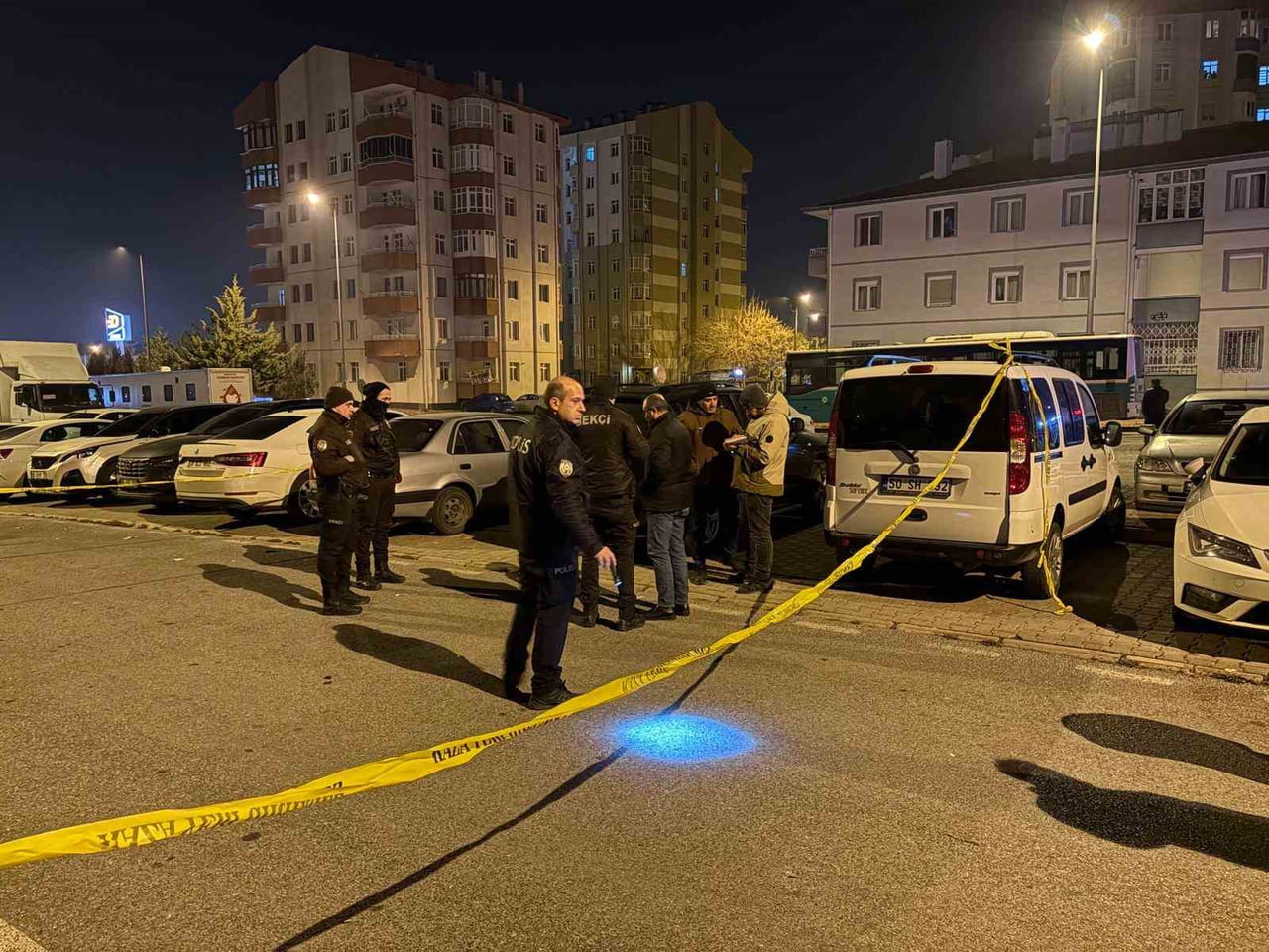 KAYSERİ’NİN MELİKGAZİ İLÇESİNDE KOMŞULAR ARASINDA ÇIKAN KAVGADA 2 ŞAHIS TÜFEK VE TABANCAYLA ETRAFA...