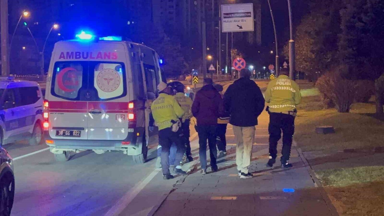 KAYSERİ’NİN MELİKGAZİ İLÇESİNDE TRAFİK UYGULAMASINDA ‘DUR’ İHTARINA UYMAYAN ŞAHIS TRAFİK POLİSİNE...