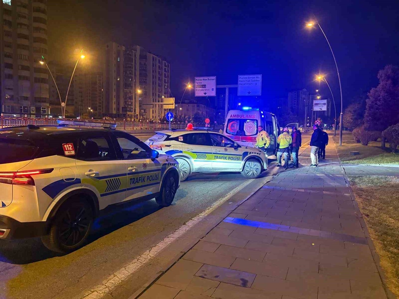 KAYSERİ’NİN MELİKGAZİ İLÇESİNDE TRAFİK UYGULAMASINDA ‘DUR’ İHTARINA UYMAYAN ŞAHIS TRAFİK POLİSİNE...