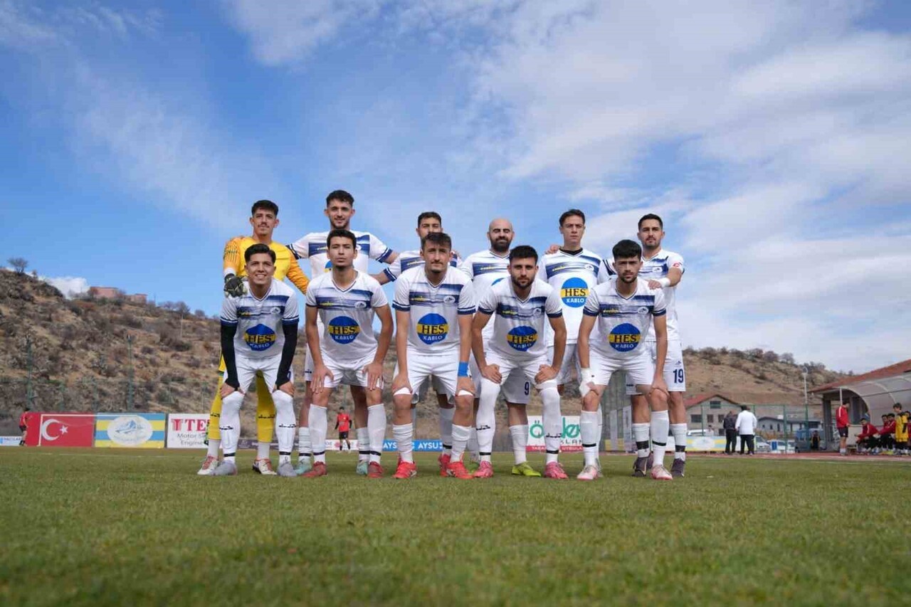 KAYSERİ ŞEKER MUSTAFA KILIÇ SÜPER AMATÖR KÜME EKİPLERİNDEN HACILAR ERCİYESSPOR, SAHASINDA OYNADIĞI...