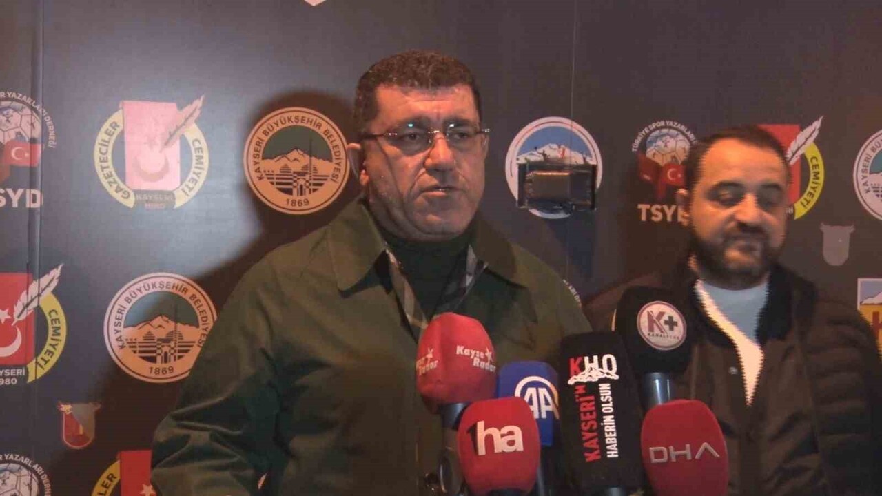 KAYSERİSPOR BAŞKANI NURETTİN AÇIKALIN, EVLERİNDE AĞIRLADIKLARI ALANYASPOR MAÇI SONRASI YAPTIĞI...