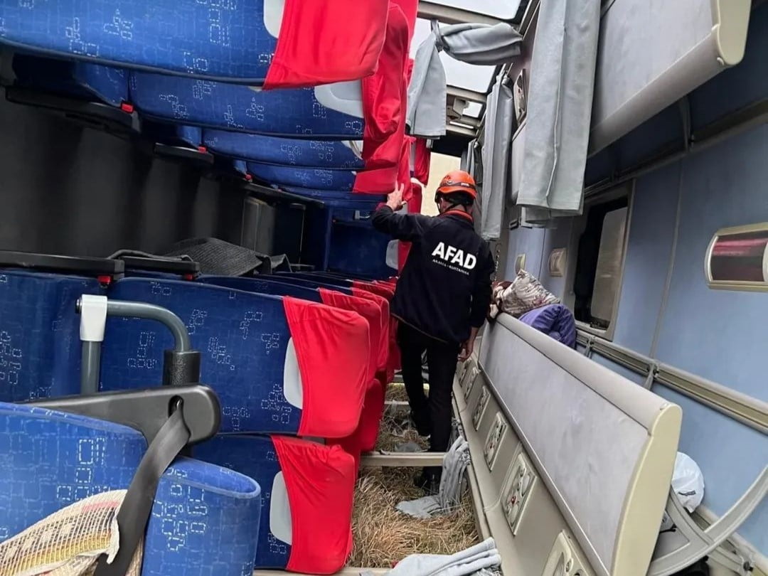 KAZA YAPAN 64 SK 066 PLAKALI MİDİBÜS.