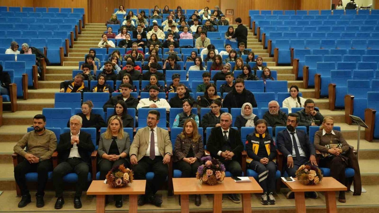 KBÜ SAĞLIK HİZMETLERİ MESLEK YÜKSEKOKULU KONFERANS SALONU’NDA DÜZENLENEN PROGRAMA; REKTÖR...