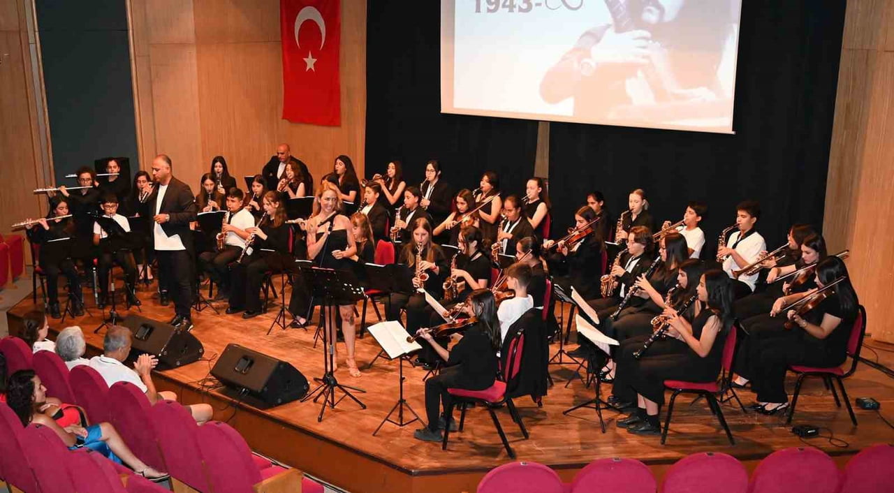 KEMER BELEDİYESİ GENÇLİK ORKESTRASI, ANTALYA ÜSTÜN KENT ORKESTRASI, ANTALYA LİONS KULÜPLERİ KOROSU...