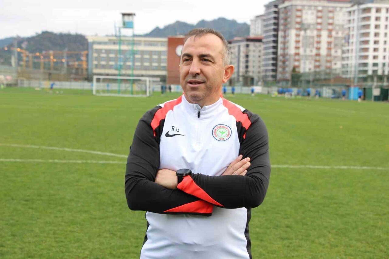 KENDİ TARAFTARI ÖNÜNDE İLK MAÇINA ÇIKACAK OLAN ÇAYKUR RİZESPOR TEKNİK DİREKTÖRÜ RECEP UÇAR, EYÜP...
