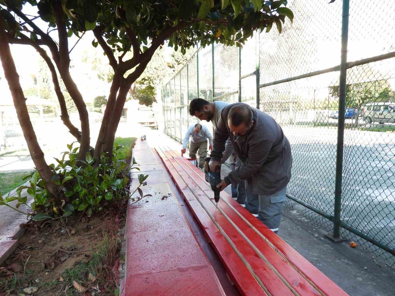 KEPEZ BELEDİYESİ, 3 ULUS MAHALLESİNDEKİ ŞEHİT ÖĞRETMEN SADETTİN KÜÇÜK PARKI'NDA KAPSAMLI BAKIM VE...