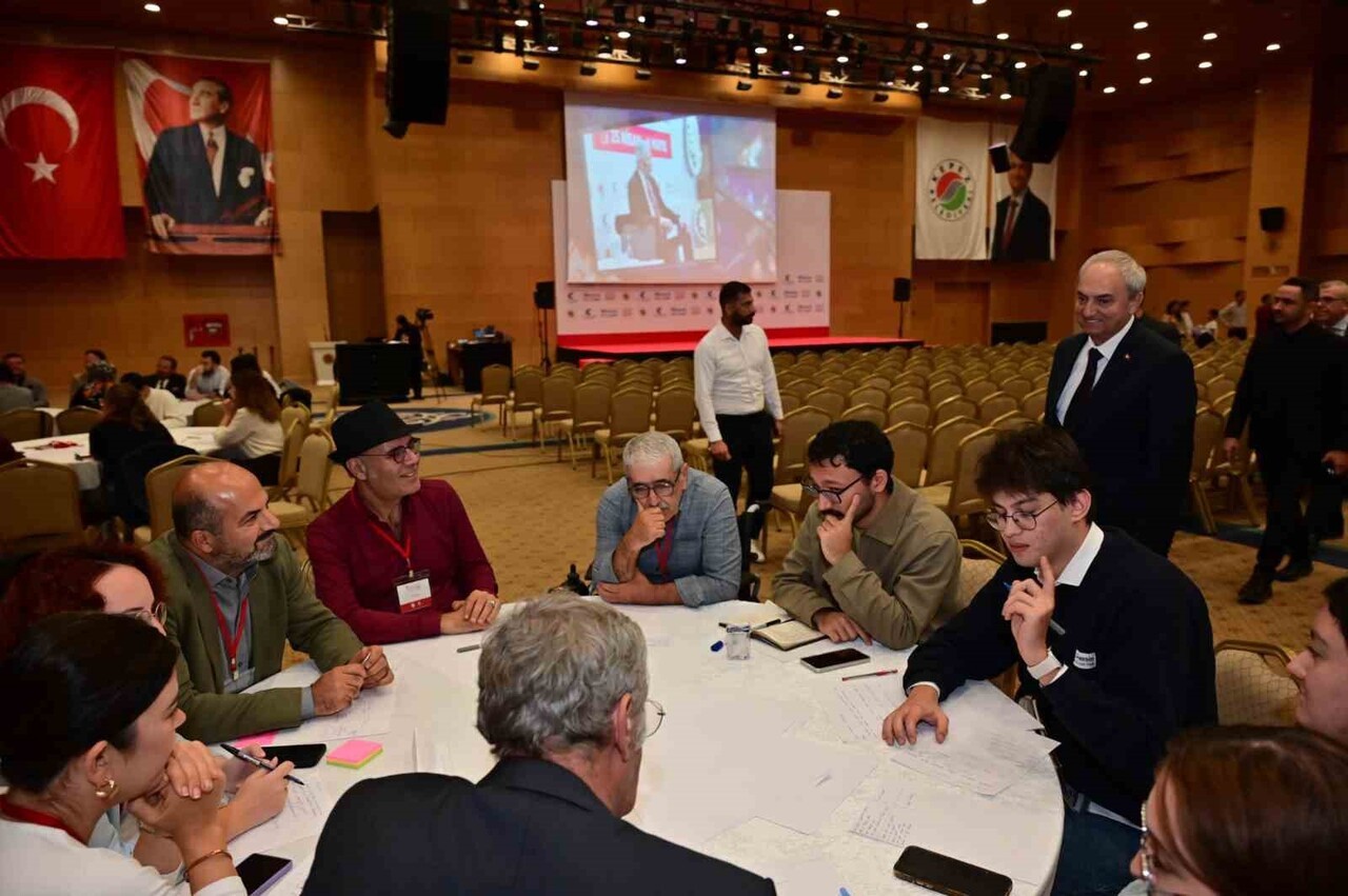 KEPEZ BELEDİYESİ’NİN DÜZENLEDİĞİ ÇALIŞTAY, GENÇLİKTEN YAPAY ZEKÂYA, SPONSORLUKTAN KENT BELLEĞİNE...