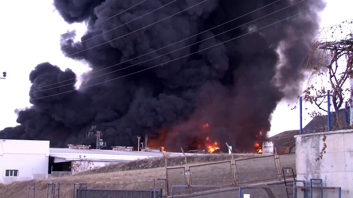 KIRIKKALE'DE BİR KİMYA FABRİKASINDA YANGIN ÇIKTI