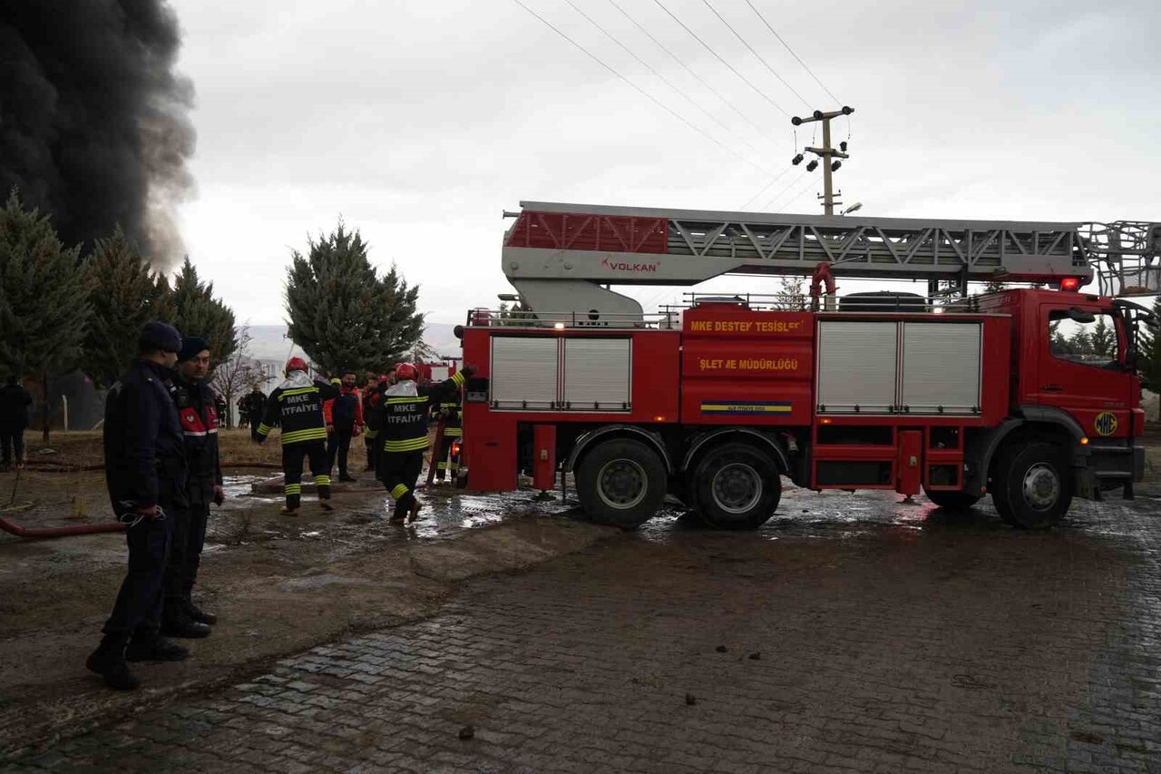 KIRIKKALE'DEKİ FABRİKA YANGINIYLA İLGİLİ AÇIKLAMA YAPAN KIRIKKALE VALİSİ MEHMET MAKAS, "YANGIN...
