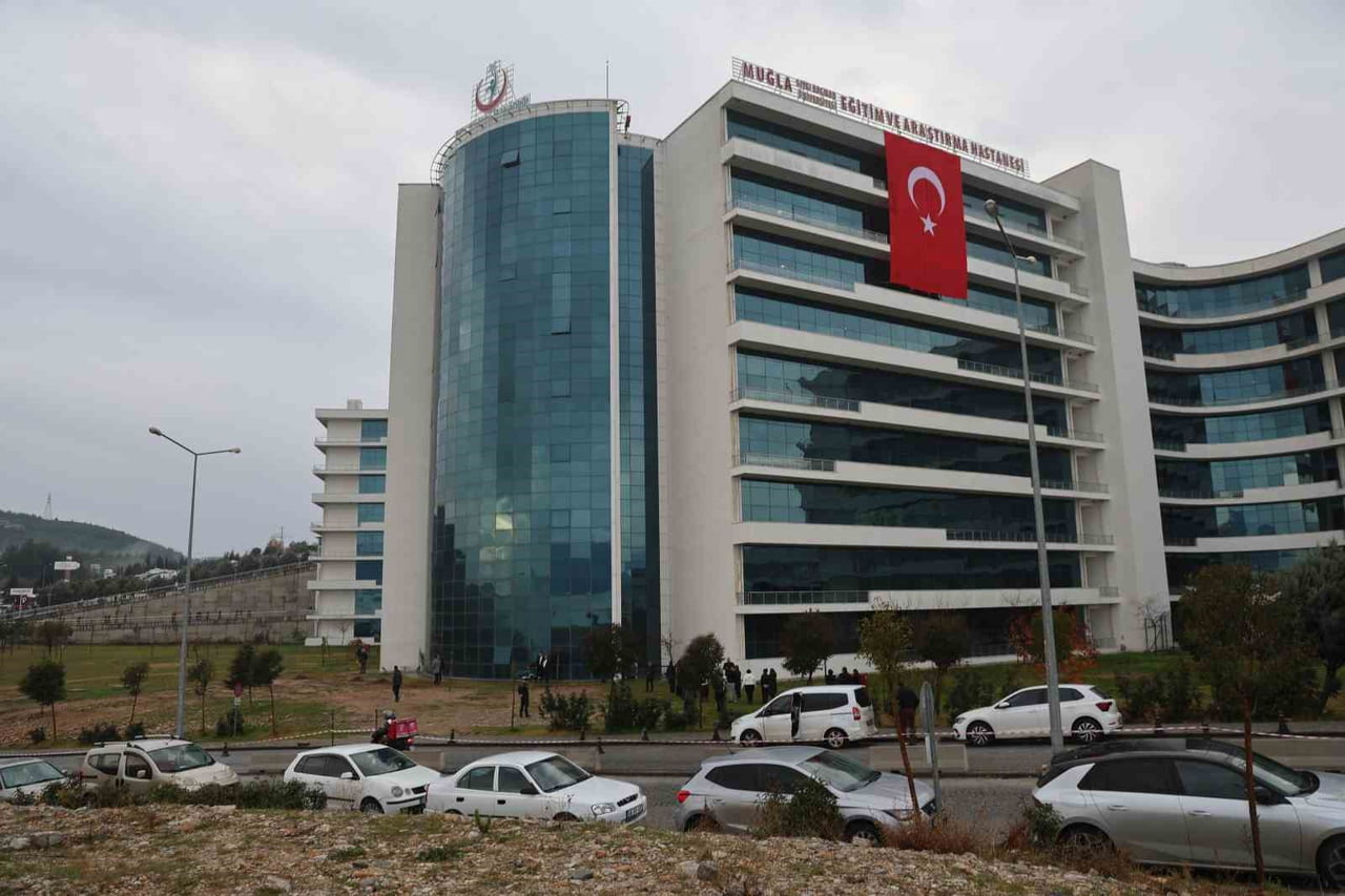 KIRIMA UĞRAYAN HELİKOPTERDE GÖREVLİ PİLOTLAR BAYRAM ÇİÇEK, TAMER GÖNÜL, DR. CENGİZ ÇOŞKUN VE ACİL...