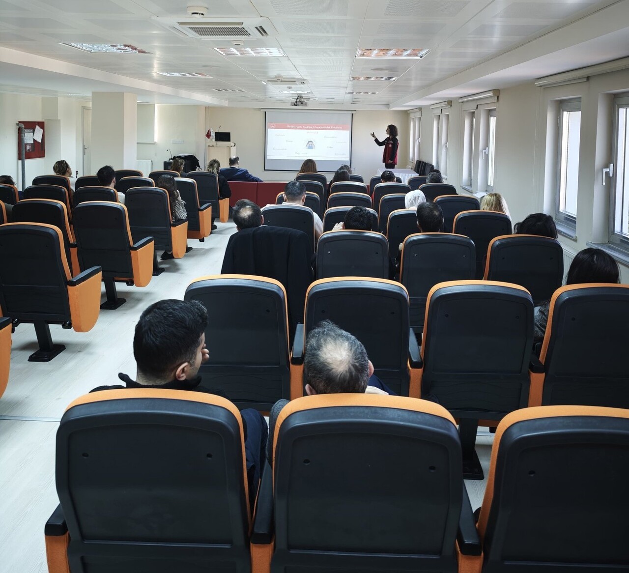 KIRKLARELİ'NDE SGK PERSONELİNE, ŞİDDETİN ÖNLENMESİNE YÖNELİK EĞİTİM SEMİNERİ VERİLDİ