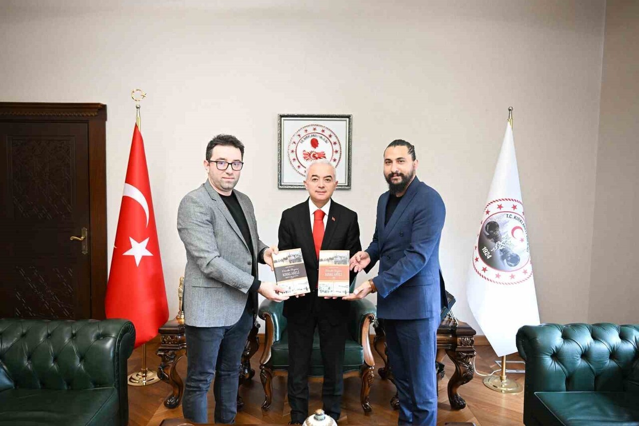 KIRKLARELİ VALİLİĞİ'NİN KATKILARIYLA HAZIRLANAN VE İKİ CİLTTEN OLUŞAN "DÜNDEN BUGÜNE KIRKLARELİ"...