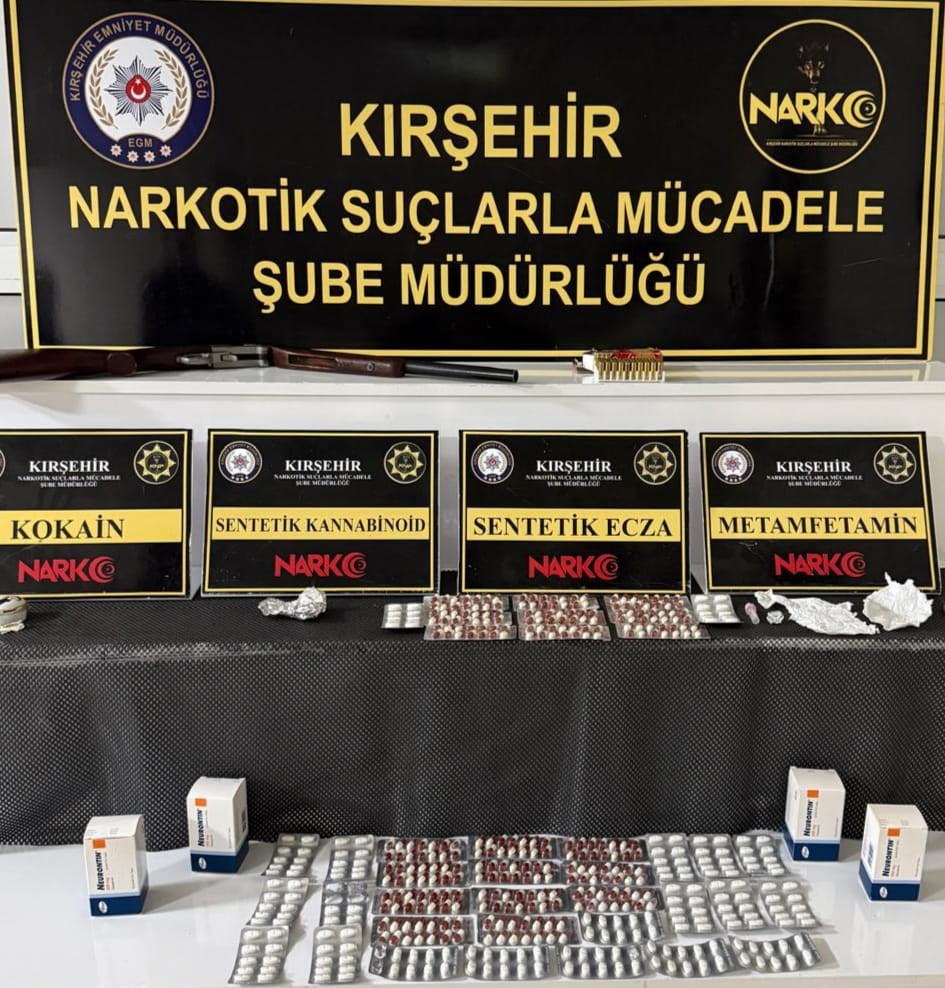 KIRŞEHİR'DE DÜZENLENEN UYUŞTURUCU OPERASYONUNDA ÇEŞİTLİ TÜRLERDE UYUŞTURUCU MADDE İLE RUHSATSIZ AV...