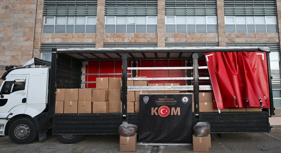 KIRŞEHİR'DE, KAÇAKÇILIĞIN ÖNLENMESİNE YÖNELİK GERÇEKLEŞTİRİLEN ÇALIŞMALAR KAPSAMINDA POLİS...