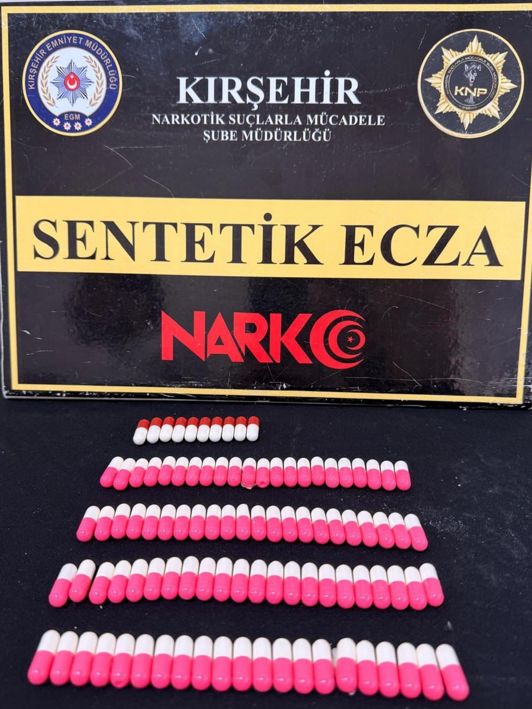 KIRŞEHİR'DE POLİS EKİPLERİ TARAFINDAN YAPILAN ÇALIŞMALARDA BİR ŞAHSIN ÜZERİNDE ŞÜPHE ÜZERİNE...