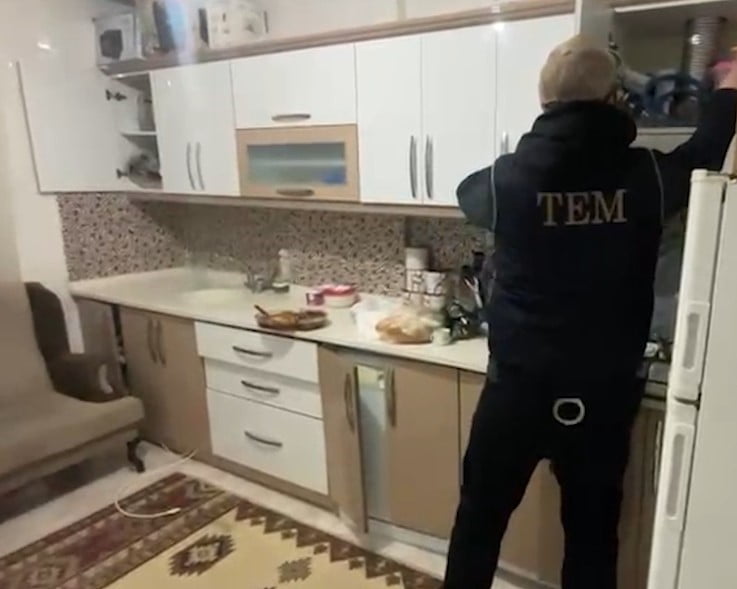 KIRŞEHİR İL EMNİYET MÜDÜRLÜĞÜ EKİPLERİNCE DEAŞ TERÖR ÖRGÜTÜNE YÖNELİK EŞ ZAMANLI OPERASYONLARDA...