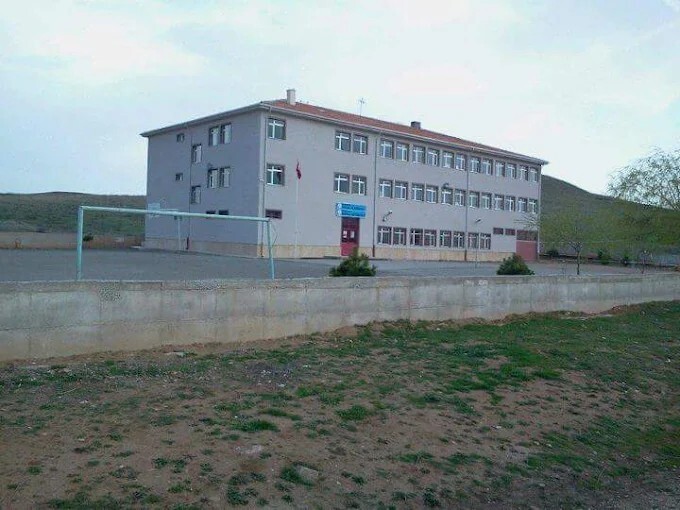 KIRŞEHİR MERKEZE BAĞLI SIDIKLI İLKÖĞRETİM OKULU’NDA 1. VE 2. SINIF ÖĞRENCİ SAYISININ YETERSİZLİĞİ...