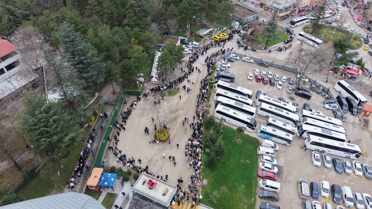 KIŞ TURİZMİNİN GÖZDE MERKEZLERİNDEN ULUDAĞ’A HAFTA SONU ÇIKMAK İSTEYENLER, SABAHIN ERKEN...