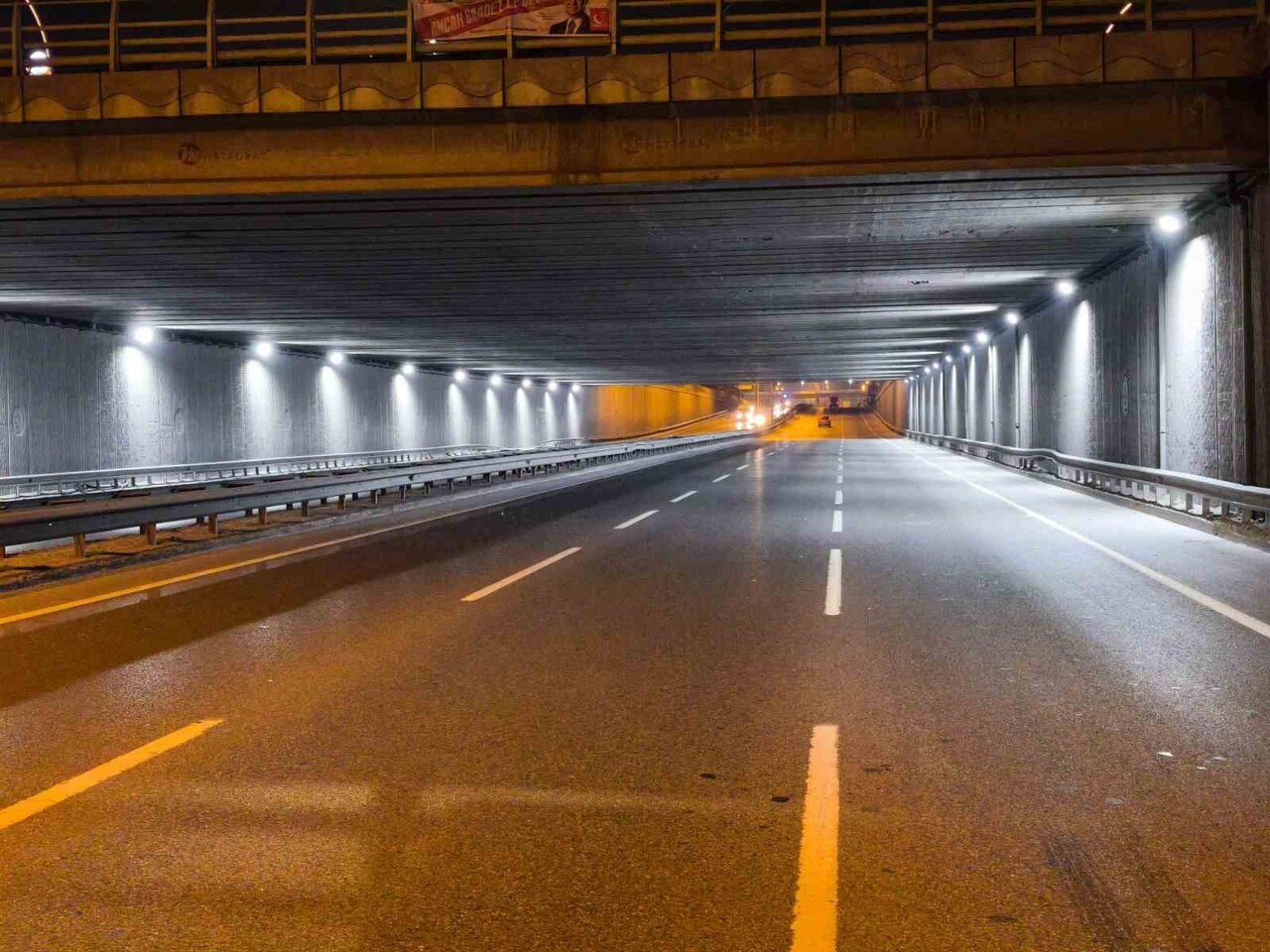 KOCAELİ&#039;DE ENERJİ TASARRUFU SAĞLANMASI AMACIYLA OSMANGAZİ KÖPRÜSÜ TÜNELİ&#039;NDEKİ AYDINLATMA...