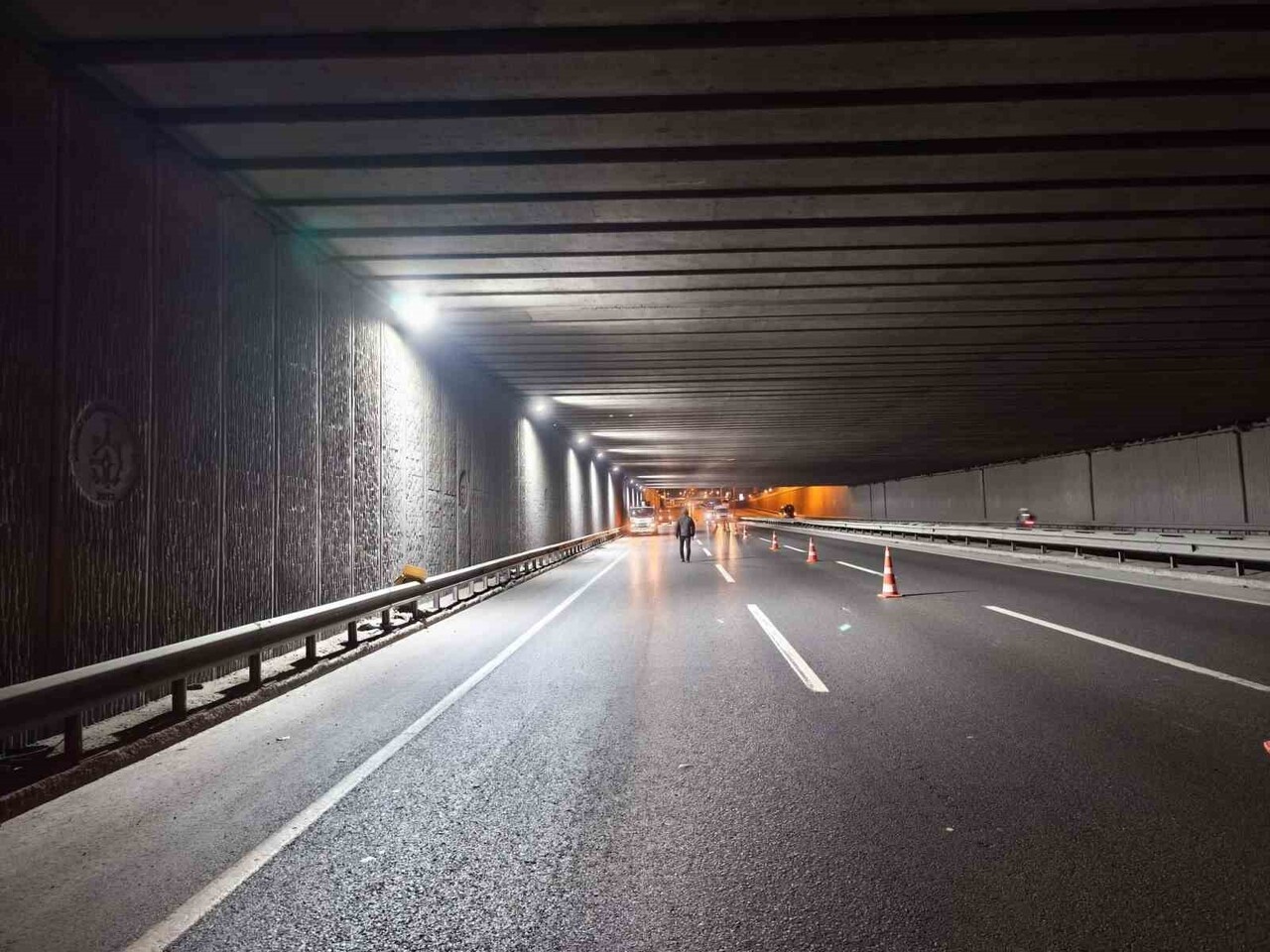 KOCAELİ&#039;DE ENERJİ TASARRUFU SAĞLANMASI AMACIYLA OSMANGAZİ KÖPRÜSÜ TÜNELİ&#039;NDEKİ AYDINLATMA...