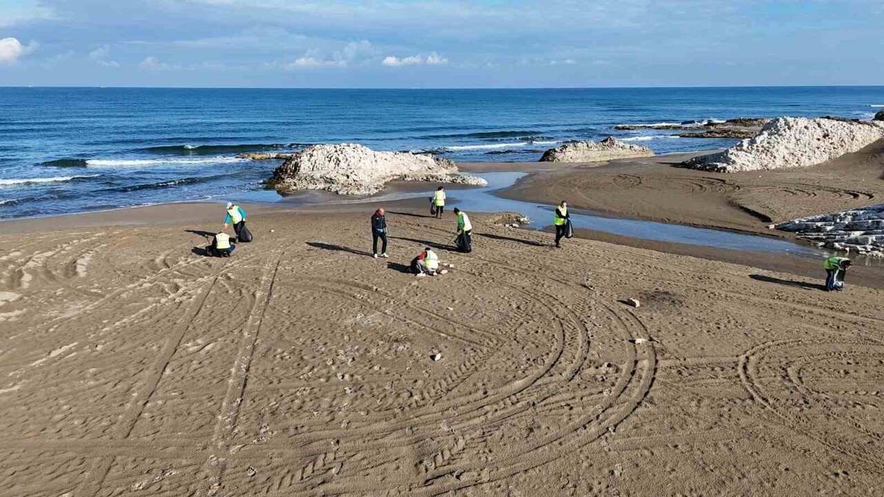 KOCAELİ'DE KIYI EKOSİSTEMLERİNİ KORUMA HEDEFİYLE SÜRDÜRÜLEN TEMİZLİK VE İZLEME ÇALIŞMALARI...