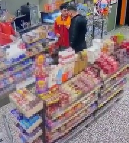 KOCAELİ'NİN ÇAYIROVA İLÇESİNDE, ALKOLLÜ MÜŞTERİ ÖDEME SONRASI TARTIŞTIĞI AKARYAKIT GÖREVLİSİNİ...