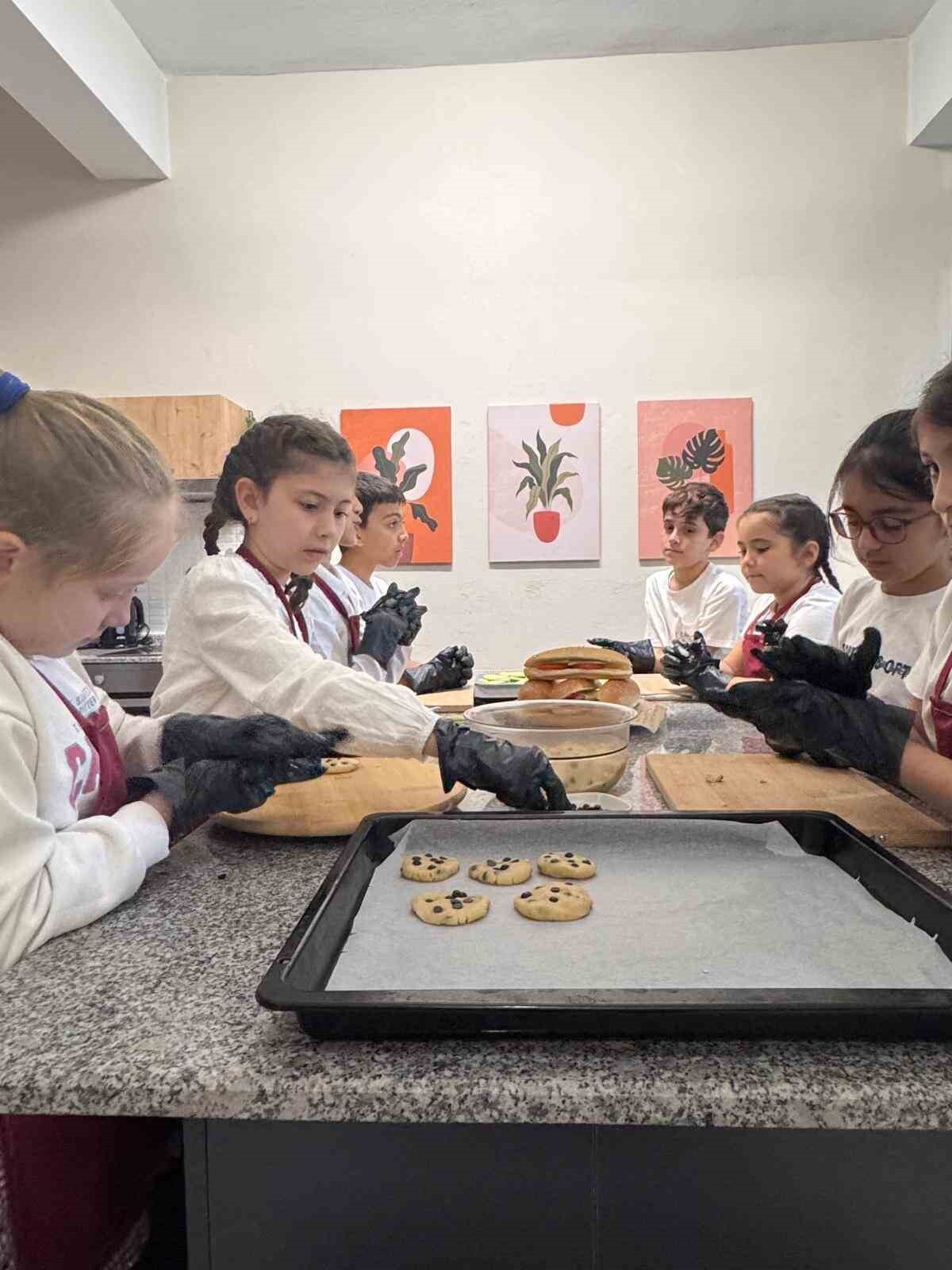 KOCAELİ'NİN KARTEPE İLÇESİNDEKİ SÜLEYMAN ŞAH İLKOKULU, "TÜRKİYE YÜZYILI MAARİF MODELİ" KAPSAMINDA...