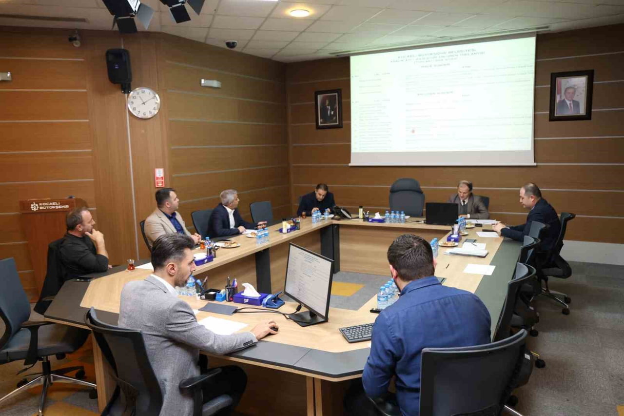 KOCAELİ BÜYÜKŞEHİR BELEDİYESİ ENCÜMENİNCE, TOPLU TAŞIMADA DÜZENİ BOZAN, YOLCULARA KÖTÜ MUAMELEDE...