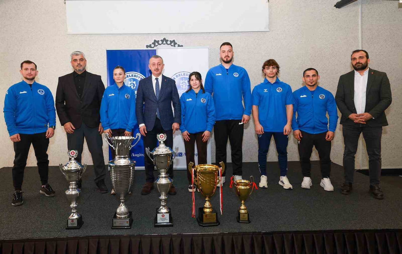 KOCAELİ BÜYÜKŞEHİR BÜNYESİNDEKİ KAĞITSPOR KULÜBÜ, 2025 YILINI 317 MADALYA İLE TAMAMLADI. BAŞKAN...