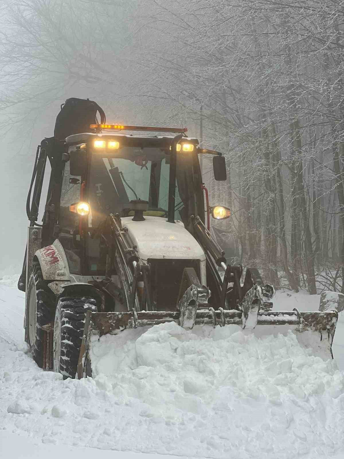 KOCAELİ’DE YÜKSEK KESİMLERDE KAR YAĞIŞI ETKİSİNİ SÜRDÜRÜRKEN, VATANDAŞLAR KARIN KEYFİNİ ÇIKARIYOR....