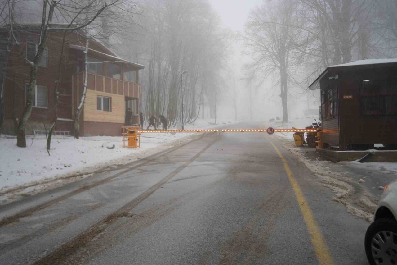 KOCAELİ’NİN KARTEPE İLÇESİNİN YÜKSEK KESİMLERİNDE KAR YAĞIŞI ETKİSİNİ SÜRDÜRÜYOR. METEOROLOJİ...