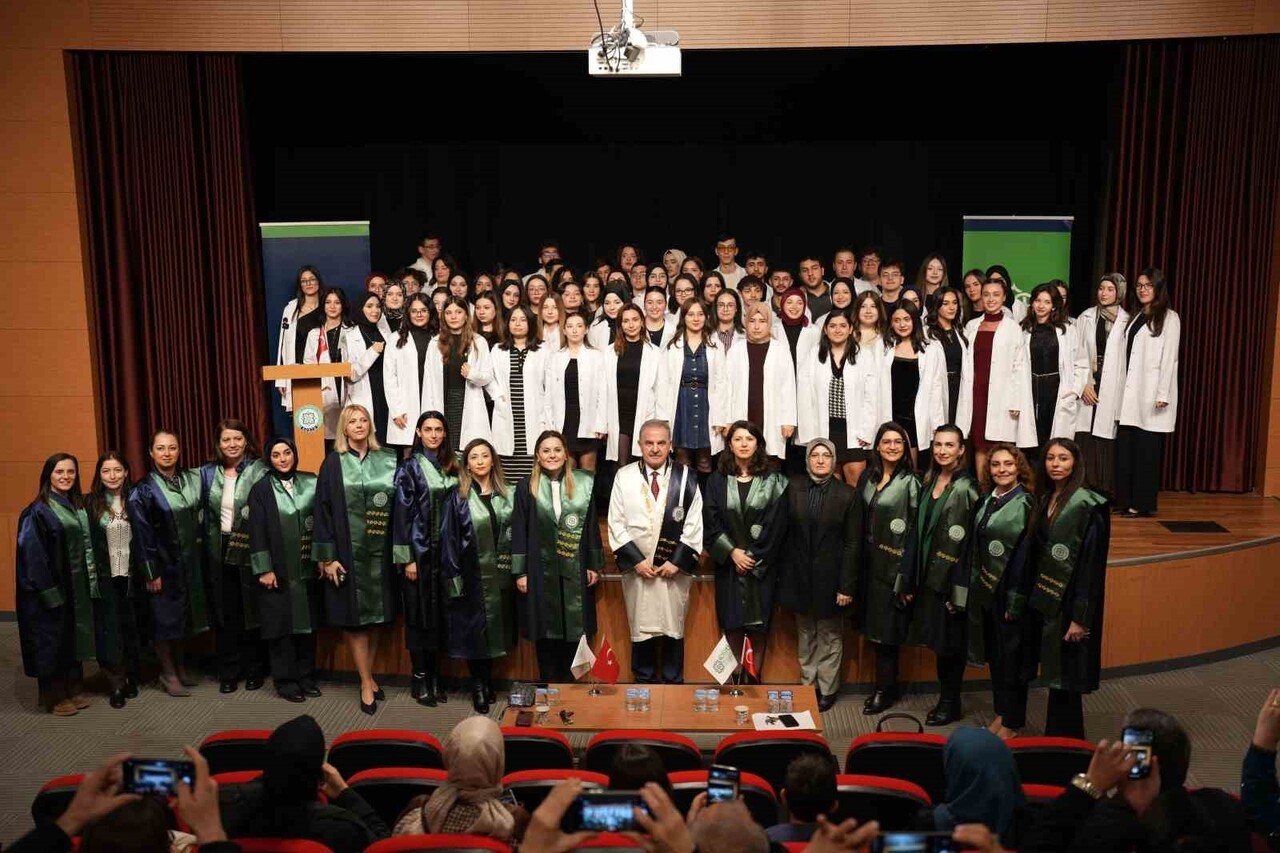 KOCAELİ SAĞLIK VE TEKNOLOJİ ÜNİVERSİTESİ SAĞLIK BİLİMLERİ FAKÜLTESİ'NDE DÜZENLENEN BEYAZ ÖNLÜK...