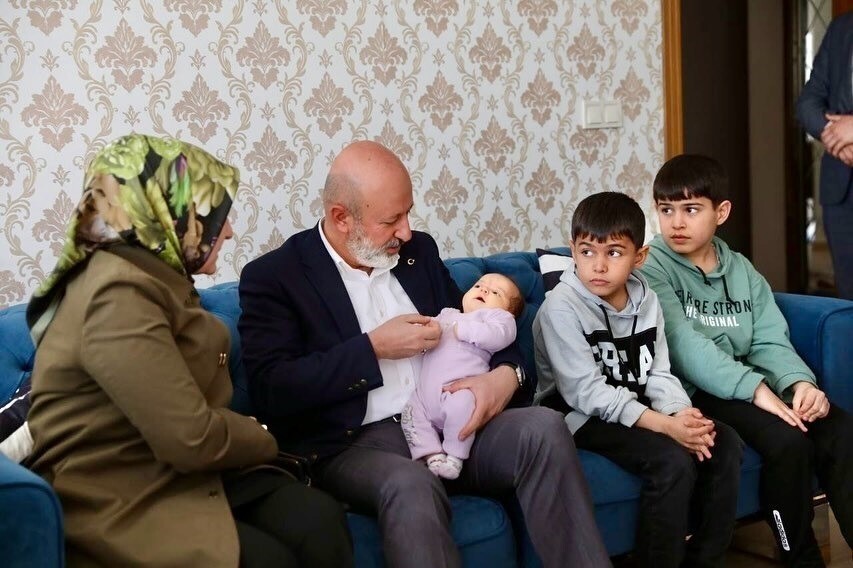 KOCASİNAN BELEDİYE BAŞKANI AHMET ÇOLAKBAYRAKDAR, 2015 YILINDA HAYATA GEÇİRDİĞİ ‘HOŞ GELDİN BEBEK...