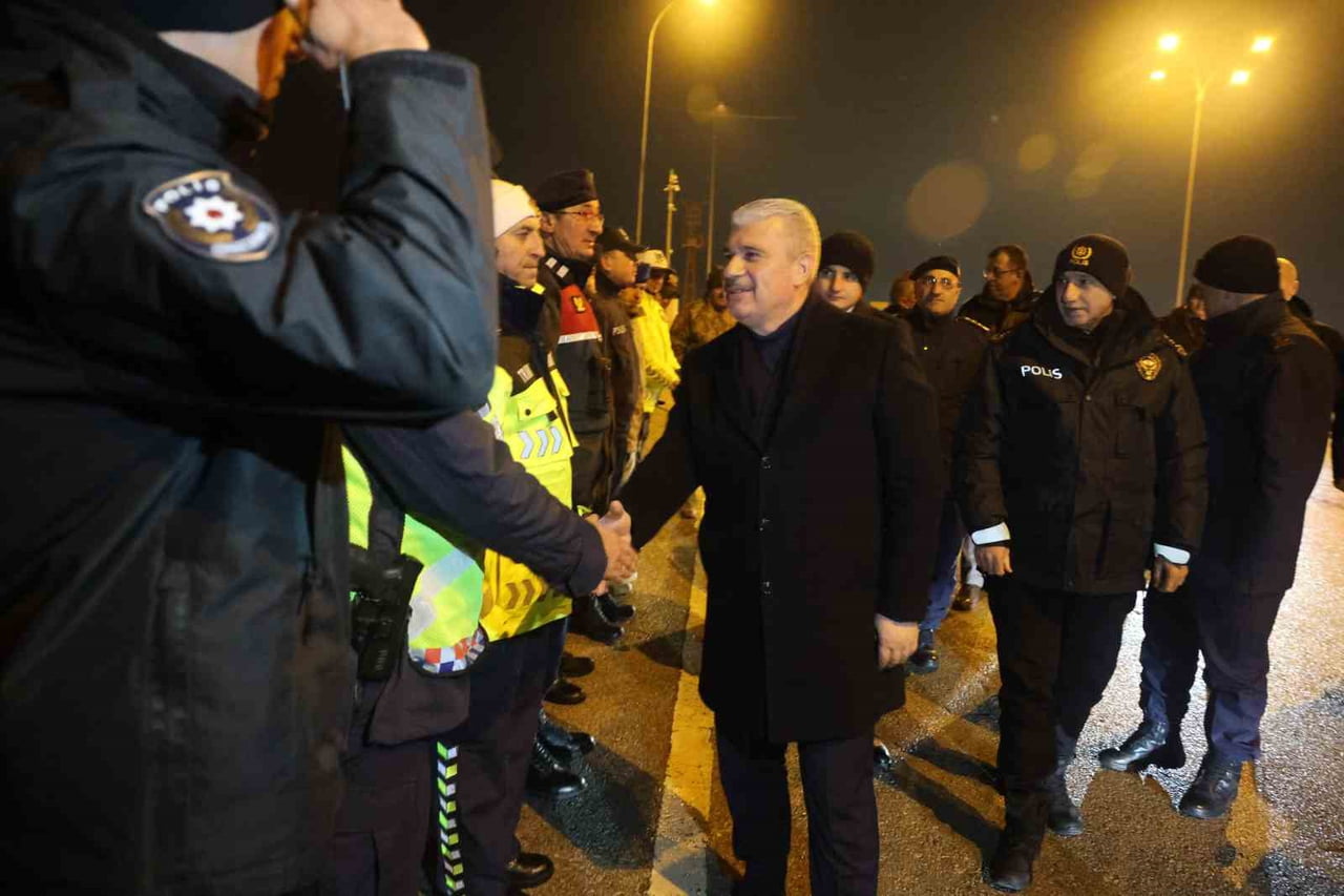 KONYA'DA 2025'İN SON DAKİKALARINDA KENTİN GİRİŞ VE ÇIKIŞINDA BULUNAN KONTROL NOKTALARINI ZİYARET...