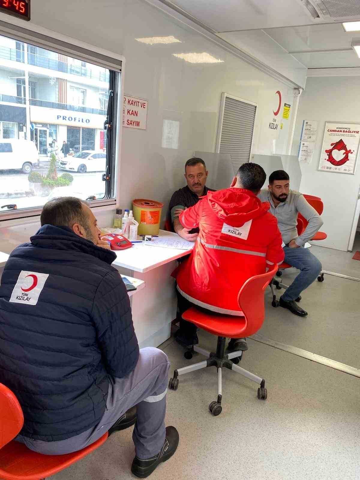 KONYA'NIN KARAPINAR İLÇESİNDE KAN BAĞIŞI ETKİNLİĞİNDE 5 GÜNDE 233 KİŞİ KAN BAĞIŞINDA...