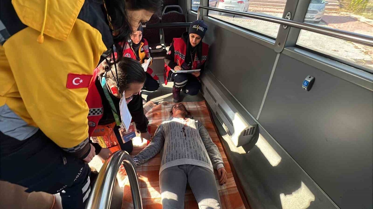 KONYA’DA ‘ACİL SAĞLIK HİZMETLERİ HAFTASI’ ÇERÇEVESİNDE GENİŞ KAPSAMLI BİR TATBİKAT...