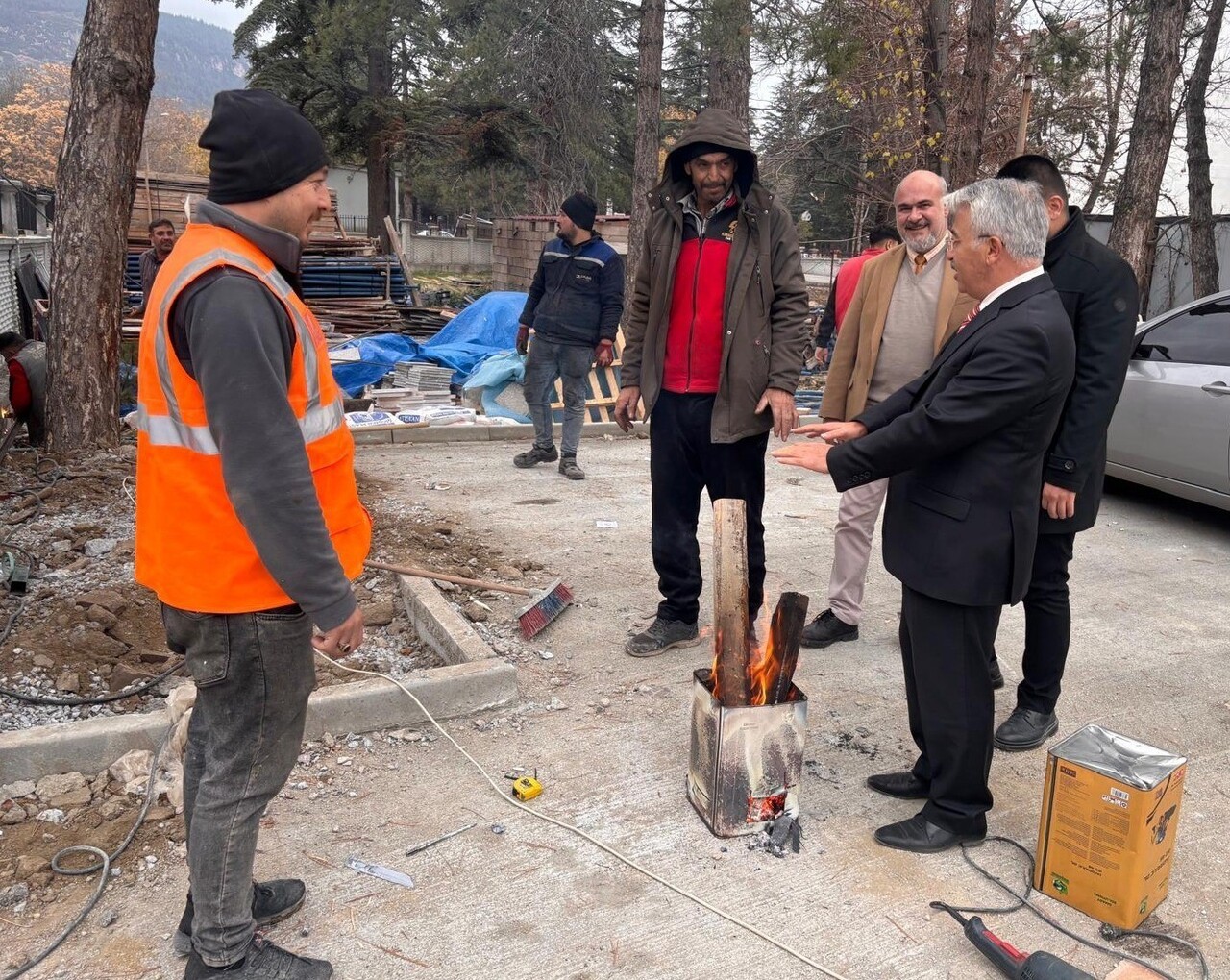 KONYA’NIN AKŞEHİR İLÇE KAYMAKAMI MUSTAFA YİĞİT, AKŞEHİR SEYRAN MAHALLESİ’NDE YAPIMI DEVAM EDEN...